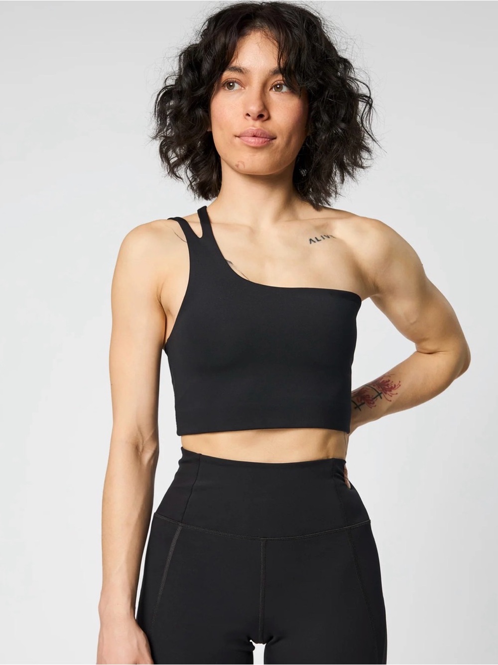Girlfriend Collective WHITE Uma One-Shoulder Bra